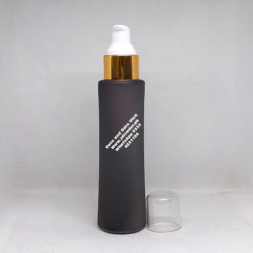 M1 GOLDEN WHITE PUMP BLACK FROSTED PLASTIC BOTTLE